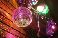 Beleuchtung und DJ bei einer Hochzeit